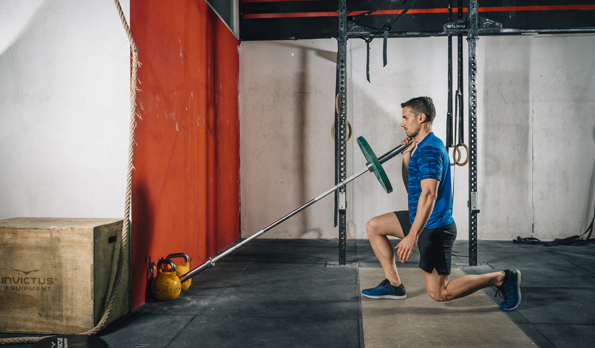 Press vertical con zancada, posición 2